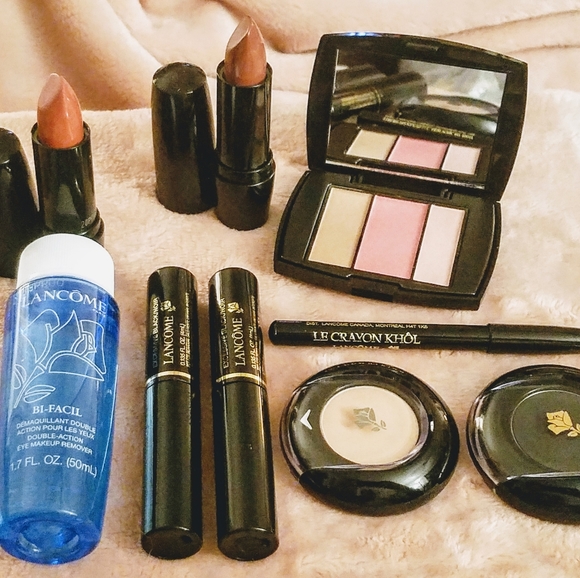 NEW! Lancome Makeup Kit - Picture 2 of 7